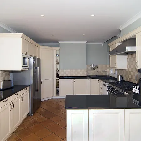 814 Monte Estrelicias * Lagos