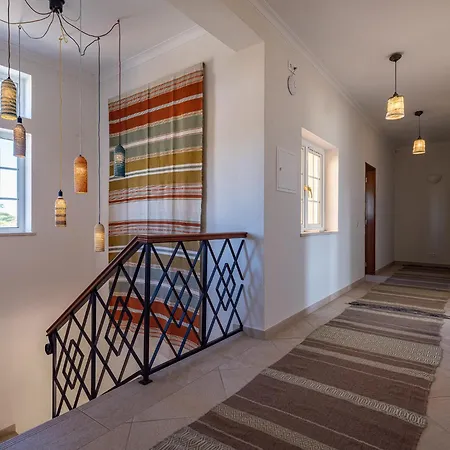 814 Monte Estrelicias * Lagos