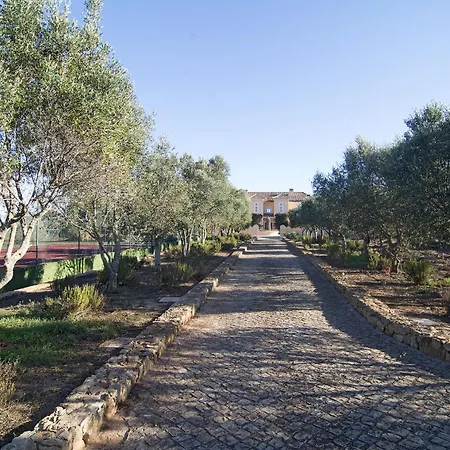 814 Monte Estrelicias Villa Lagos